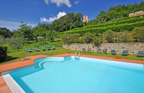 Capolona Apartment | Nice apartment for 4 people with pool, WIFI, TV and parking, close to Arezzo