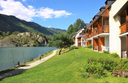 Peyragudes Apartment | Nice apartment for 5 guests with pool, WIFI, TV, terrace, pets allowed and parking