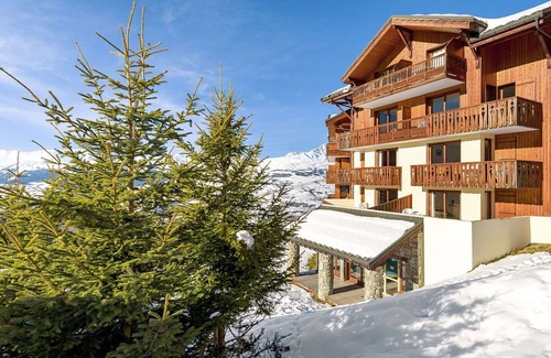 Plan Peisey Apartment | Nice apartment for 6 people with pool, WIFI, TV, terrace and pets allowed