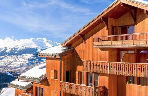 Plan Peisey Apartment | Nice apartment for 6 people with pool, WIFI, TV, terrace and pets allowed