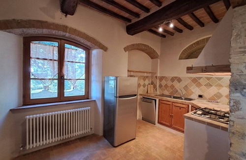 Poggibonsi Apartment | Nice apartment for 6 guests with pool, WIFI, A/C, TV and panoramic view, close to San Gimignano