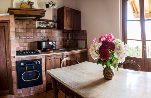 Allerona Apartment | Nice apartment for 6 people with WIFI, pool, TV, patio, pets allowed and panoramic view