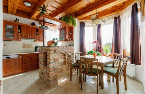 Fonyodliget Apartment | Nice apartment for 6 people with WIFI, A/C, TV and patio