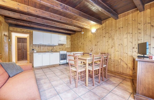Macugnaga Apartment | Nice apartment for 6 people with TV, balcony, pets allowed and panoramic view