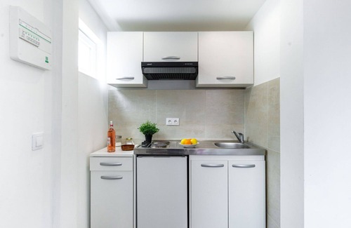 Cros-de-Cagnes Apartment | Nice apartment for 2 guests with WIFI, pool, TV and patio