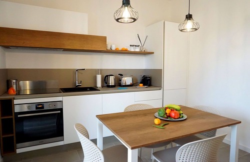 Laureto Villa | Nice apartment in villa for 4 guests with WIFI, hot tub, A/C, TV and veranda, close to Alberobello