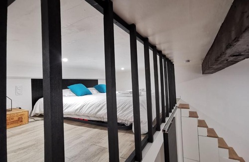 Saint-Michel Apartment | Nice apartment in the historic heart of Bordeaux
