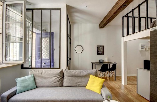 Saint-Michel Apartment | Nice apartment in the historic heart of Bordeaux