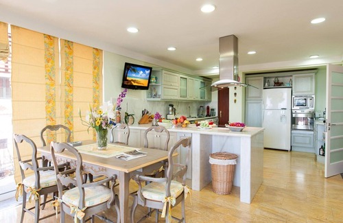 Sonnenland House | Nice apartment in villa for 10 guests with WIFI, private pool, TV and patio