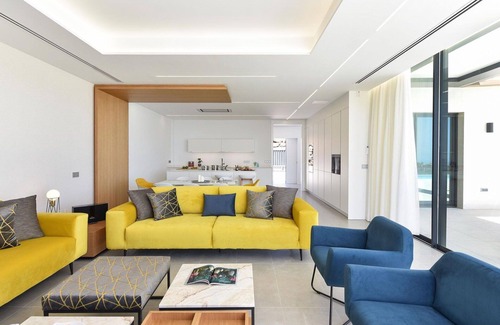 Salobre Villa | Nice apartment in villa for 12 guests with A/C, WIFI, private pool, TV, terrace and pets allowed