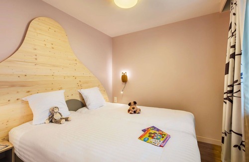 Bailly-Romainvilliers House | Nice apartment in villa with hot tub, WIFI, pool, TV, terrace, panoramic view and parking