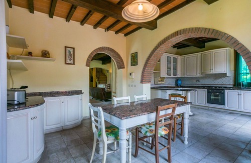 Fucecchio Villa | Nice apartment in villa for 10 guests with A/C, WIFI, hot tub, private pool, TV and pets allowed