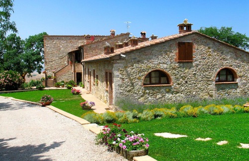 Gambassi Terme Villa | Nice apartment in villa with WIFI, pool, A/C, TV, terrace, panoramic view, close to San Gimignano