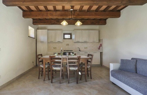 Villa Collemandina Villa | Nice apartment in villa for 4 people with WIFI, pool, terrace and pets allowed
