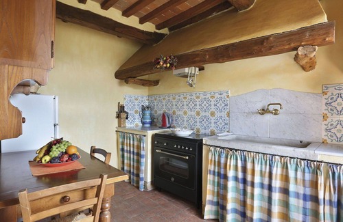 Cascine-La Croce Villa | Nice apartment in villa for 6 people with pool, WIFI, TV, patio and pets allowed