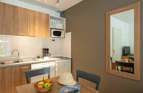 Saumur House | Nice apartment in villa for 3 people with pool, internet, TV, terrace and pets allowed