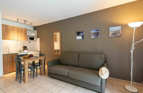 Saumur House | Nice apartment in villa for 3 people with pool, internet, TV, terrace and pets allowed