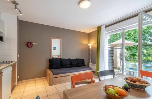Saumur House | Nice apartment in villa for 6 guests with internet, pool, TV, terrace and pets allowed