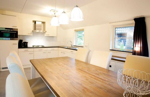 Noordoostelijk van Schaarsbergen House | Nice apartment in villa for 6 guests with pool, WIFI, TV and terrace