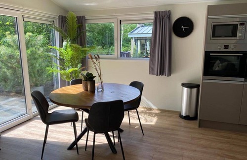 Noordoostelijk van Schaarsbergen House | Nice apartment in villa for 4 people with pool, WIFI, TV and terrace
