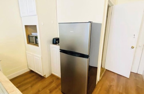 Providence Apartment | Nice apt near Whole Foods, Brown