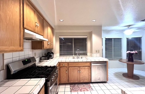 Stockton House | Nice Big Bedroom in 2500 SQFT Single House p2