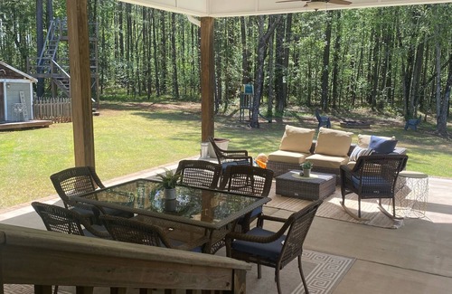 Appling House | “Nice Catch” Spacious 5-bedroom house in peaceful Appling