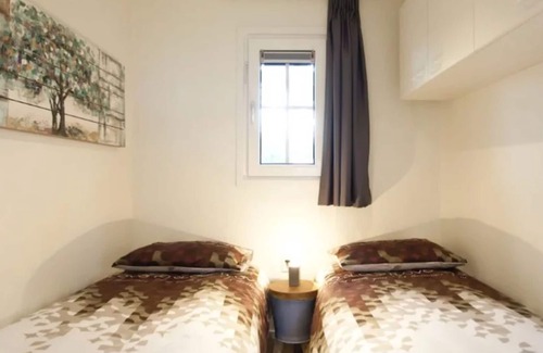 Noordoostelijk van Schaarsbergen Ski Chalet | Nice chalet in a holiday park