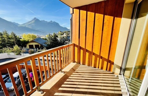 Forville Apartment | Nice Cosy Apt With Balcony In Briançon