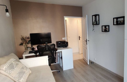 Larris Apartment | Nice flat near Paris and Disneyland (RER A and E Val de Fontenay).