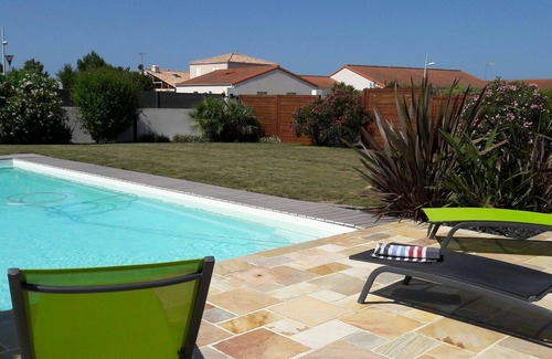 Saint-Gilles-Croix-de-Vie Apartment | Nice apartment for 4 people with pool, WIFI, TV and terrace
