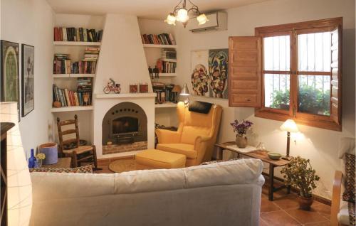 Canillas de Albaida House | Nice Home In Canillas De Albaida