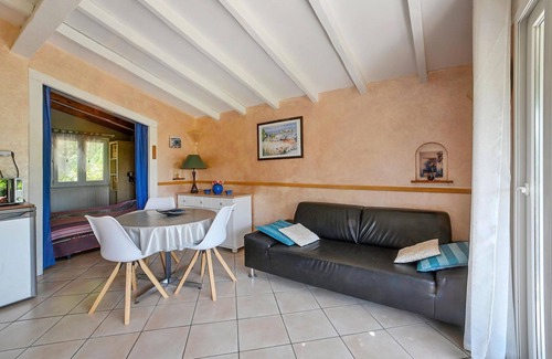 Sarrians House | Nice home in Sarrians with WiFi