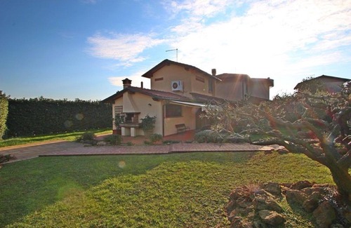 Pietrasanta House | Nice little house near the beach with a nice garden. Air conditioning.