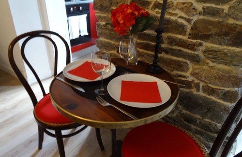 Granville Apartment | Nice little one bedroom apartment 100 m from the port