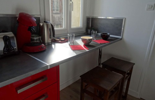 Granville Apartment | Nice little one bedroom apartment 100 m from the port