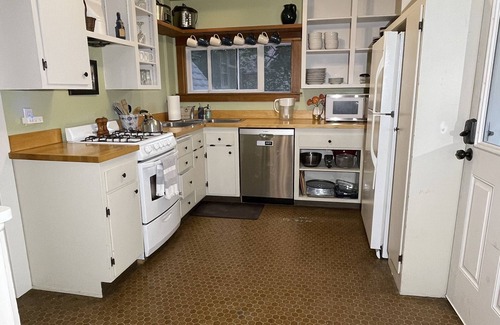 Moscow House | Nice open spaces for your party of 2-12. Old house charm.