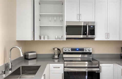 Rancho Penasquitos Apartment | Nice Rancho Penasquitos 1BR w/Pool & Gym, nr Bars & Shops, by Blueground