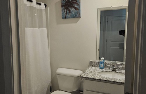 Silver Creek House | Nice room. It's 30 minutes away from Kennesaw and 7 from the Hyundai plant.