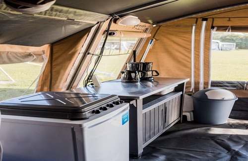 Opende House | Nice tent lodge on a campsite