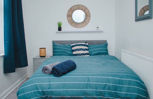 Anfield Apartment | Nicely Made Relaxing 4 Bedroom Near LFC Stadium