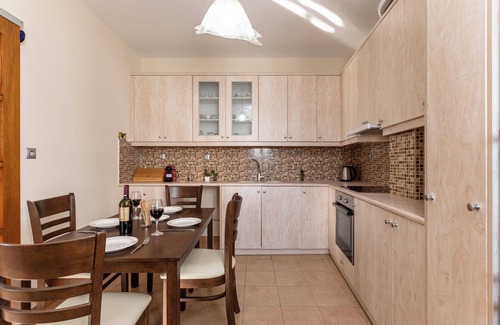 Melanes House | Nick&Debbie's two-storey apartment