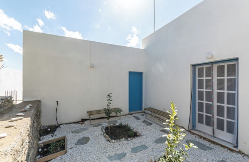 Melanes House | Nick&Debbie's two-storey apartment