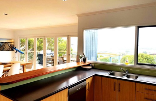 Apollo Bay House | Nicks House · Apollo Ocean Blue FREE WI-FI