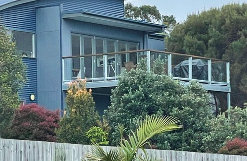 Apollo Bay House | Nicks House · Apollo Ocean Blue FREE WI-FI