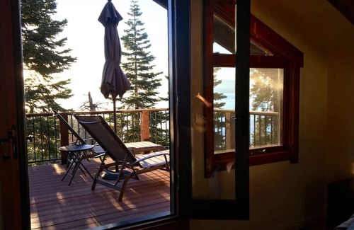 Tahoe City Ski Chalet | Nightingale Apt · Breathtaking Lake View Remodeled Old Tahoe Cabin