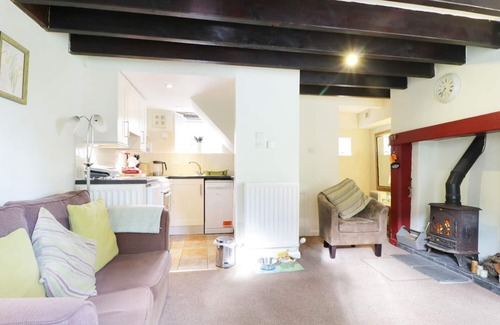 Threlkeld Cottage | NIGHTINGALE COTTAGE, pet friendly, with open fire in Keswick
