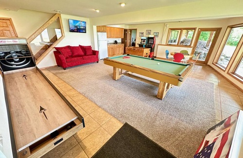 Briggsville House | Niima Outpost on Lake Mason