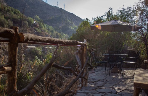 Lo Barnechea House | Ñilhue house with forest and river