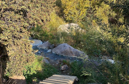 Lo Barnechea House | Ñilhue house with forest and river